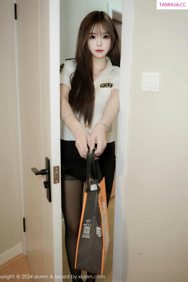   [XiuRen]高清写真图 2024.11.01 No.9378 菲菲吃不胖 新人黑丝第2张图片